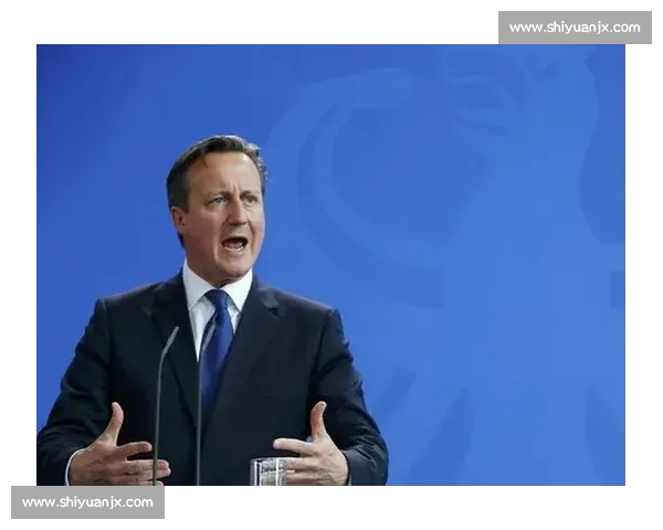 谢周三球迷租飞机挂横幅:钱西里滚蛋!欠薪丑闻令百年俱乐部濒临崩溃 谢周三球迷租飞机挂横幅:钱西里滚蛋!欠薪丑闻令百年俱乐部濒临崩溃